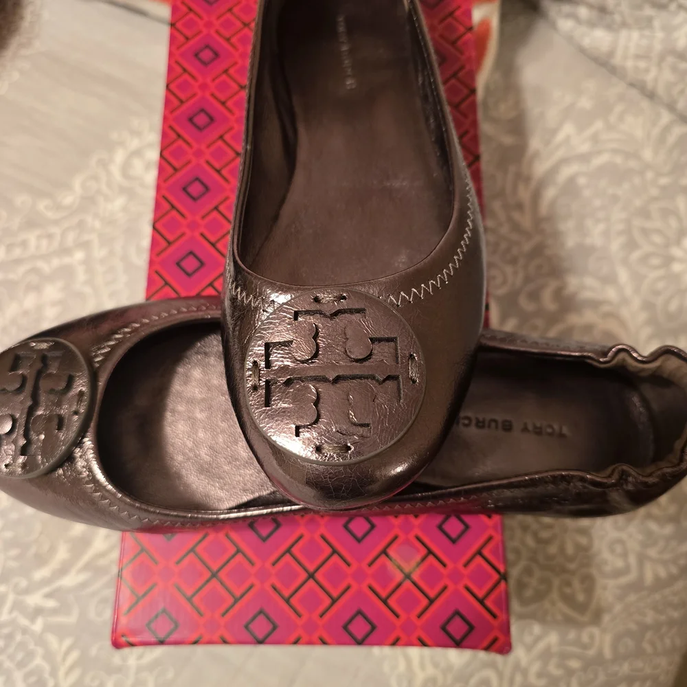 Tory Burch Metallic Flats SIZE 6 - Picture 1 of 3